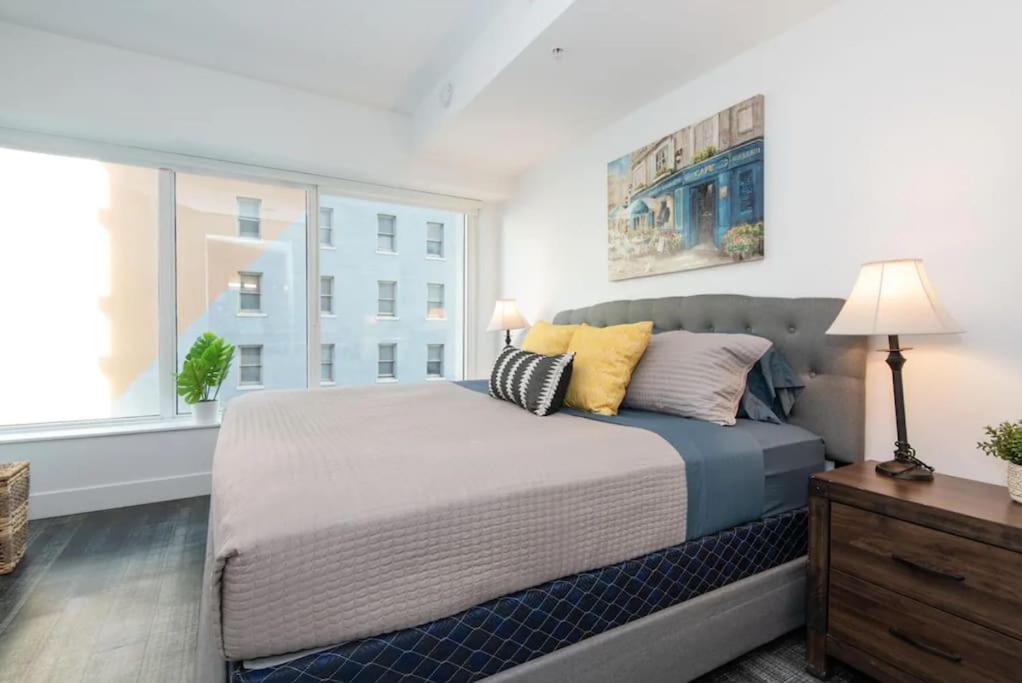 Appartamento Sleeps 9 Three Bedroom Heart Of Downtown *