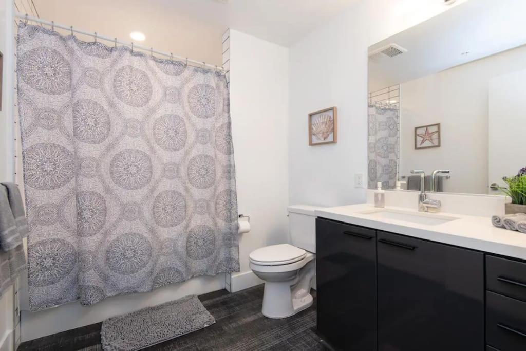 Appartamento Sleeps 9 Three Bedroom Heart Of Downtown *