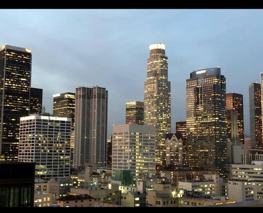 Sleeps 9 Three Bedroom Heart Of Downtown