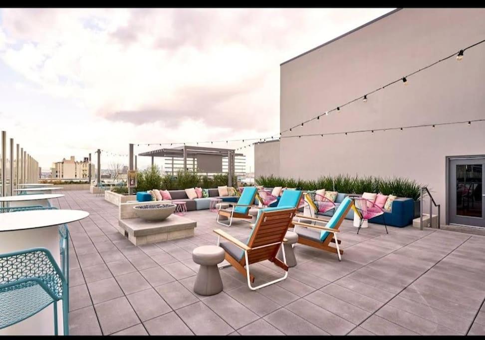 Sleeps 9 Three Bedroom Heart Of Downtown