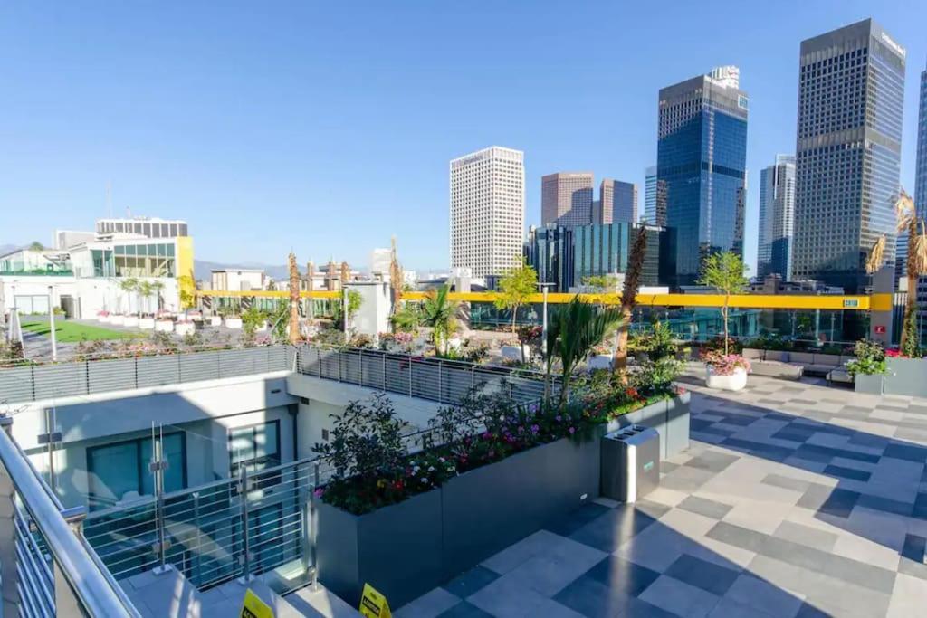 Sleeps 9 Three Bedroom Heart Of Downtown Los Angeles